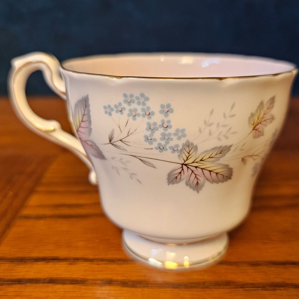 Paragon Fine Bone China Teacup Blue Floral Gold Trim Pink Interior England 527